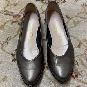 Salvatore Ferragamo Strana style Women's Gray Leather Flats